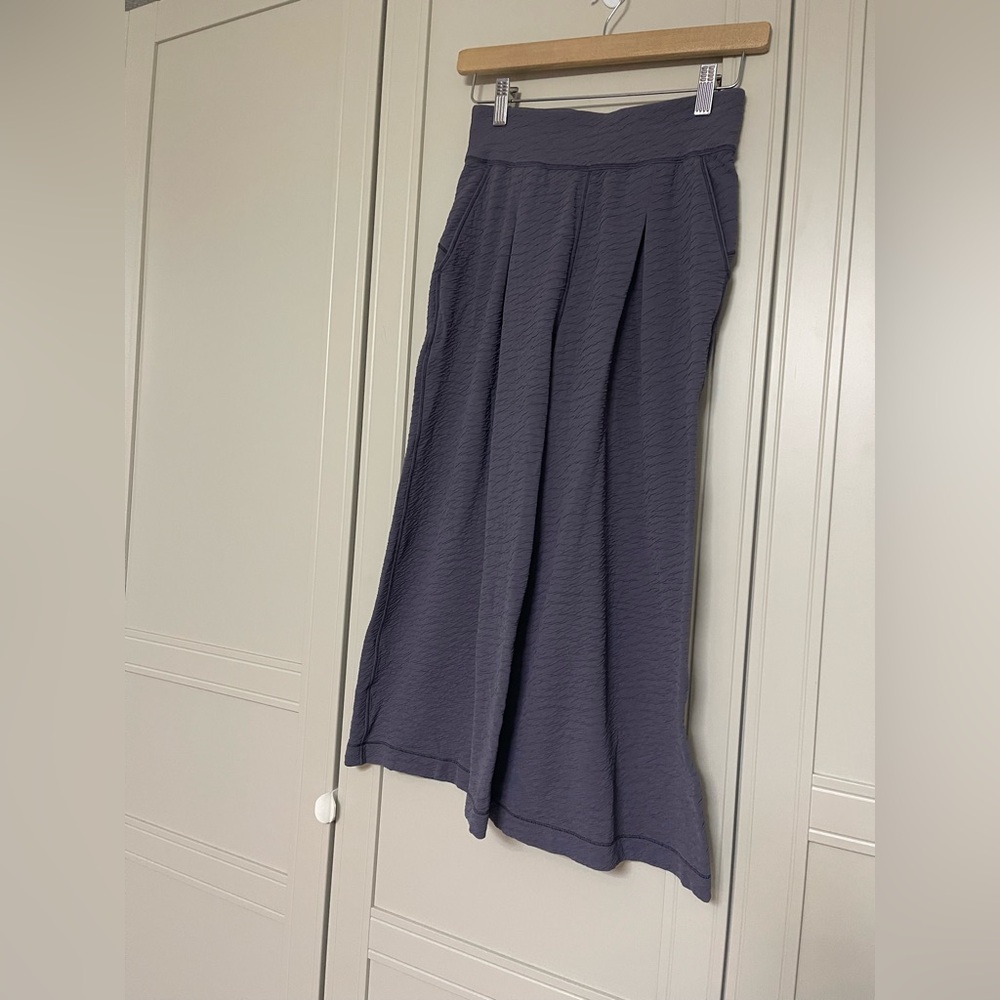 Lululemon Can You Feel The Pleat Crop in Moonwalk - Picture 10 of 15